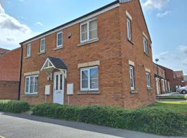 Lavish Lodge - Perfect for couples, families and contractors!，位于韦克菲尔德的酒店