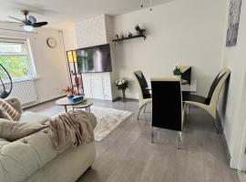 Swanky3Bed HomeModern Kitchen，位于达德利的酒店