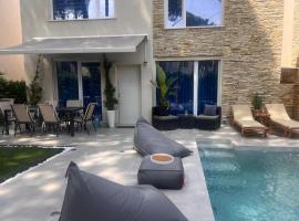 Gjiri Lalezit Swimming Pool Beach Villa，位于Lalëz的酒店