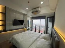 Apartment SeaView, Netflix, HighFloor