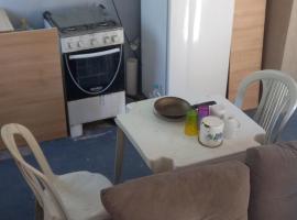 Depa económico, con baño privado, Heladera, tv, AA, Wifi，位于Luque的酒店