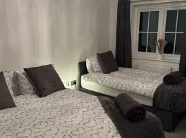 3BR House in Newton-Le-Willows - Sleeps 6