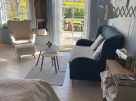 Skovg&aring;rden，位于希勒勒的带泳池的酒店