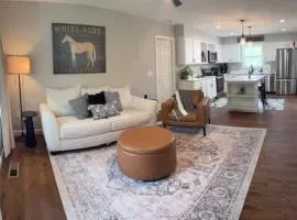 Cozy 2 bedroom 2 bath getaway Villa