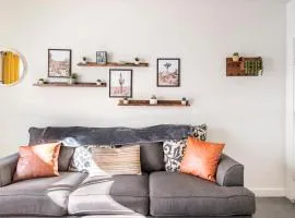 2BR Apt with BBQ & Parking Spring Fling Stay