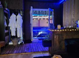 L Escale Spa Privatif，位于图尔奈的带按摩浴缸的酒店