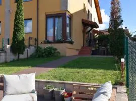 Chalet con jardín ideal para familias en Cantabria