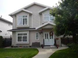 Clean and Quiet 2 bdr 2 bthr private entrance entire guests suite near Coquitlam Center mall and skytrain