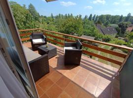 Panoramic house in Szigliget，位于西格利盖特的自助式住宿