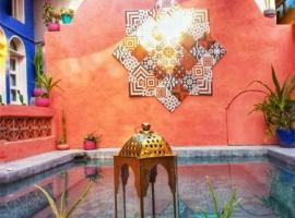 Casa cupo 52 pax 18 habs en Centro de Sayulita especial para bodas intimas，位于萨尤利塔的摩洛哥传统庭院