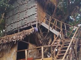 Tree Home Adventure，位于Isaka的酒店