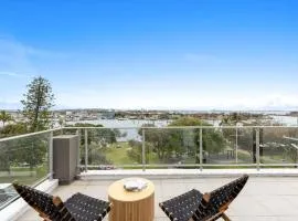 Point Cartwright Penthouse - Ocean and River Views