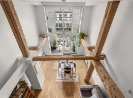 Central Loft by the Canal, High Ceiling & Balcony! - Car Available