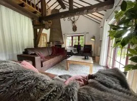 Scenic Home Near Forest , cleaning included