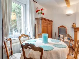 Charming Stay in Viroinval, cleaning included，位于Le Mesnil的酒店