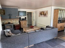 Jacuzzi Retreat, Ardennes, cleaning included，位于Filly的酒店