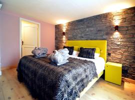 Peaceful Septon chalet spa, cleaning included，位于Septon的酒店