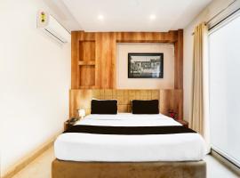 Super Townhouse The Nawab Hotel and Banquet，位于Nilmatha的酒店