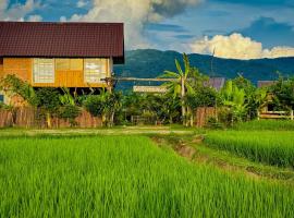 DeeTorJai FarmStay Nan ดีต่อใจ ฟาร์มสเตย์ น่าน โดยเจ้าของ，位于Ban Klang的带热水浴缸的酒店