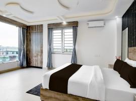 Hotel O The Regal Vistas，位于Khairāni的酒店