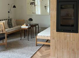 Historic Apartment At Karljohansvern In Horten，位于霍尔滕的酒店