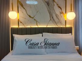 Casa Gianna at Berkeley Suites, South Forbes，位于锡朗的自助式住宿