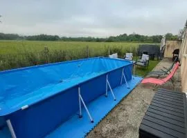 Maison Piscine " Pac-Man" climatisée - entre collègues, amis, famille - barbecue - Netflix - Prime - Baby foot 50cts