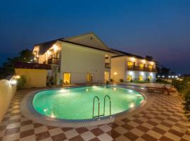 Hotel Earth Light, Chitwan National Park，位于索拉哈Bharatpur Airport - BHR附近的酒店