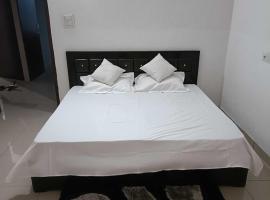 OYO Hotel Royal King，位于Tohāna的酒店