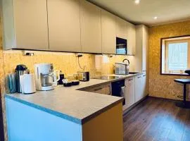 3 room guesthouse, kitchen, gym, pool