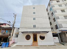 Loft2s Rangsit，位于Ban Lam Rua Taek的酒店