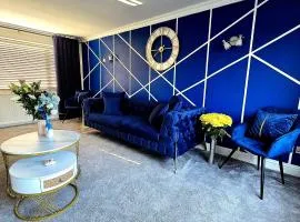 Luxury Modern Comfy 3BR House Contractors Family