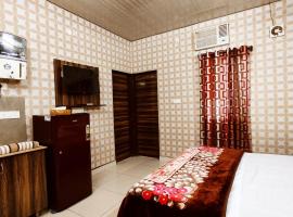 SYL HOTELS One - Comfortable and Secure Stays，位于帕格瓦拉的酒店