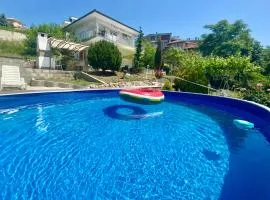 Villa Stella - private house with parking spot, pool and sea view