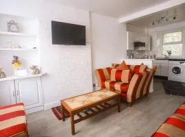 2-Bed Apartment Sleeps 6 8-min walk to Centre