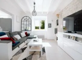 Maison spacieuse avec jardin - 10 min plage