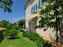 BOŽICA House with apartments，位于Murine的酒店