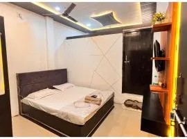 Pallav Guest House Near Shri Mahakaleshwar Jyotirlinga Temple - Provided Best Budget Rooms With Free Wi-fi - Restaurant & Free Parking Available - Best Guest House In Ujjain