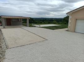 maison de vacance montignac le coq，位于Montignac-le-Coq的酒店