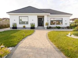 Amavi Homes With Garden