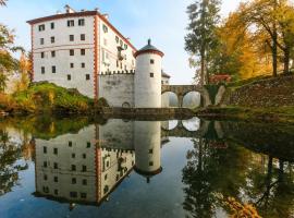 Snežnik castle estate，位于Stari Trg pri Ložu的酒店
