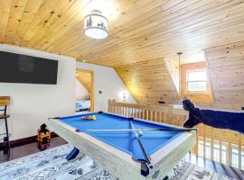 Grandpa John Cabin - Hot Tub, Game Room，位于Sugar Grove的酒店