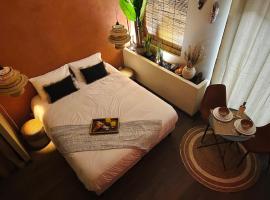 Le Jacaranda - Suite africaine - Sauna & Netflix，位于塞里尼昂的酒店