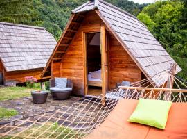 Glamping Zeleni turizem，位于Makole的豪华帐篷