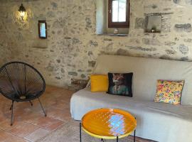 Charmante petite maison，位于Aouste-sur-Sye的酒店