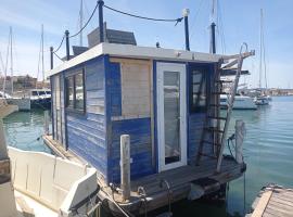Houseboat BlueSeaDream Dolphin Casetta Galleggiante，位于阿尔盖罗的酒店