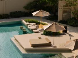 Eden Resort & Villas Phuket Patong，位于芭东海滩的带泳池的酒店