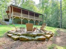 10 Mi to Main St Murphy Cabin with Covered Deck!