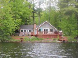 Lakeside Retreat - HOT TUB, Swimming, Boats