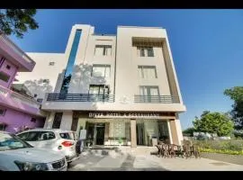 Divya Hotel & Restaurant